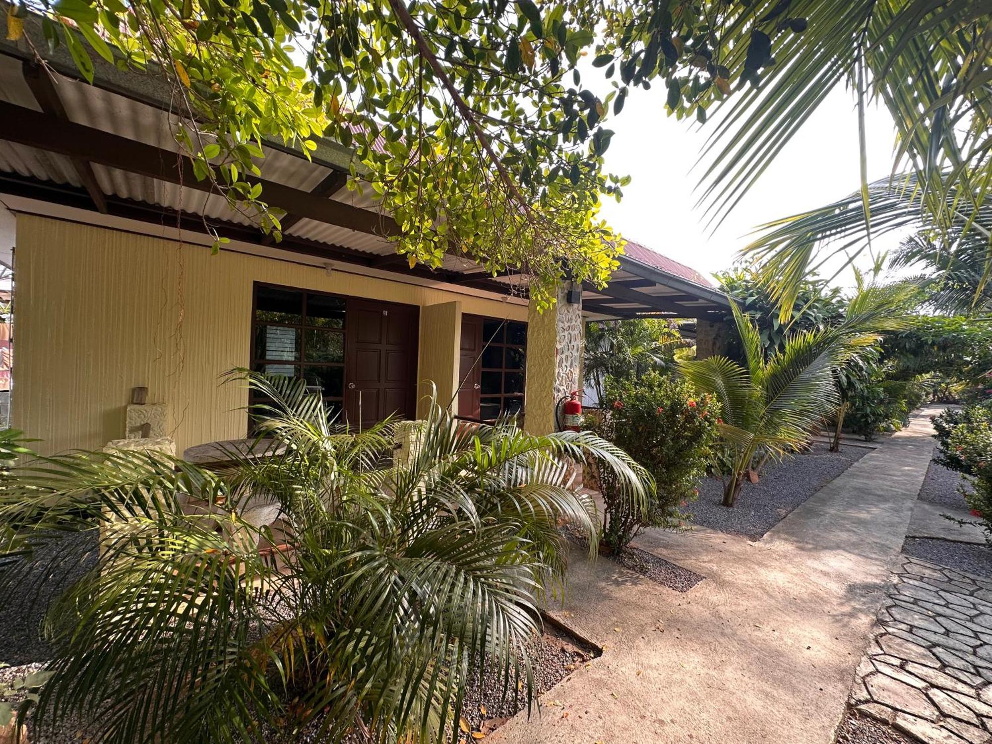 Blue Beach Resort Baanphakrimlay Exterior foto